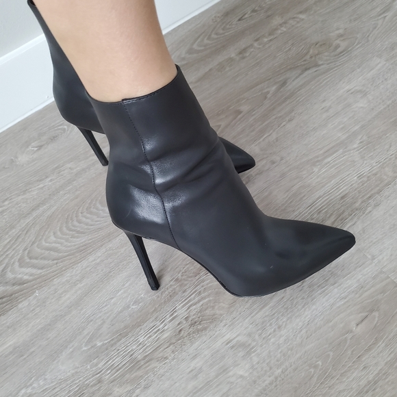 Michael Kors Booties - Picture 1 of 8